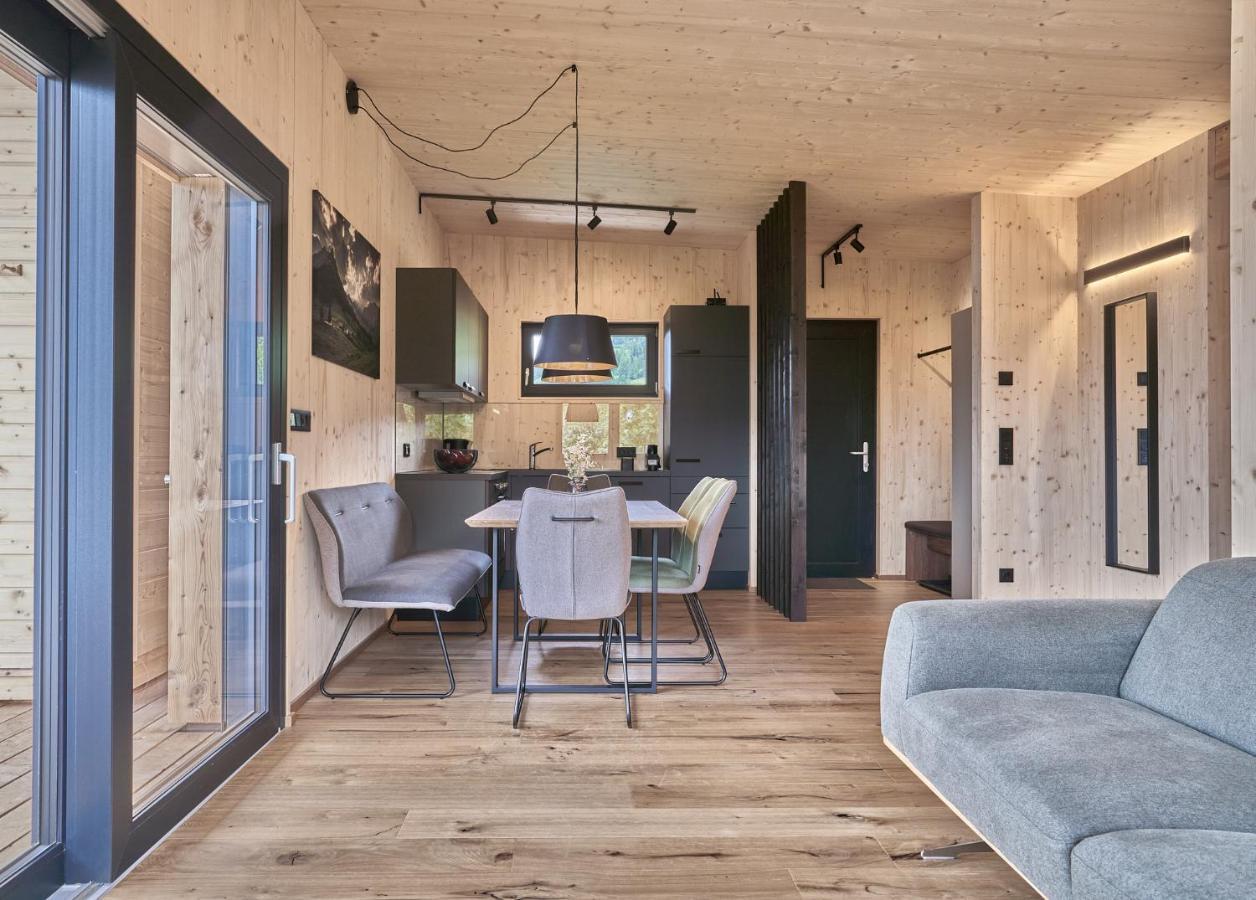 Black Forest Lodges - Gehobene Ferienwohnungen Mit Privatsaunas Tulfes Bagian luar foto