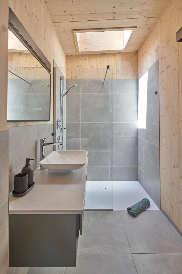 Black Forest Lodges - Gehobene Ferienwohnungen Mit Privatsaunas Tulfes Bagian luar foto