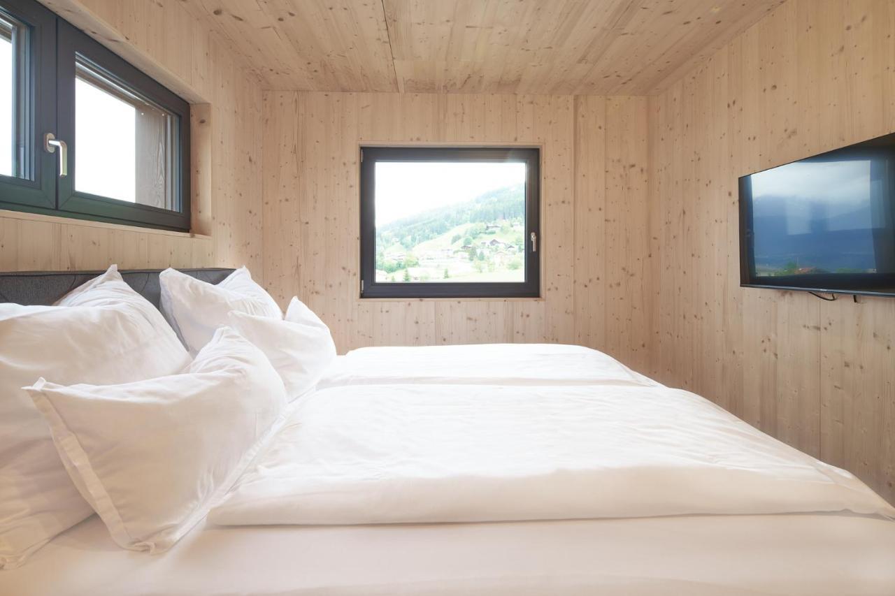 Black Forest Lodges - Gehobene Ferienwohnungen Mit Privatsaunas Tulfes Bagian luar foto